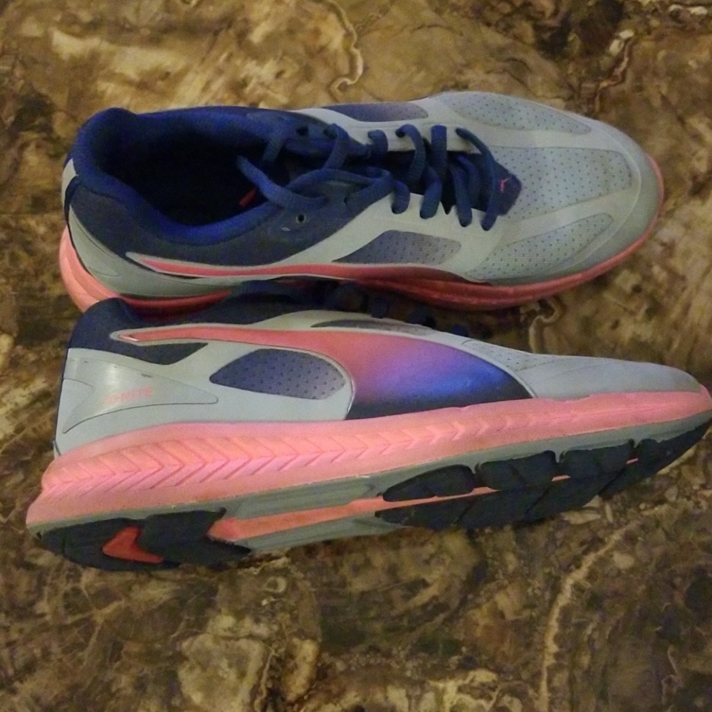 Pumas - Picture 2 of 3